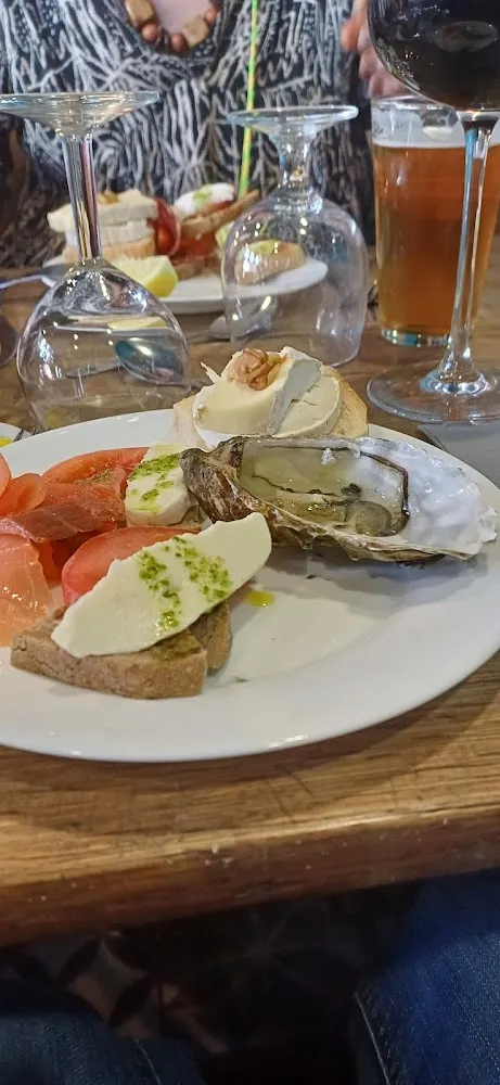 Huîtres Bruschetta Saumon Mozza Pesto